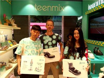 天美意众筹设计师街头创意卖稿，时尚与商业融合引路人驻足