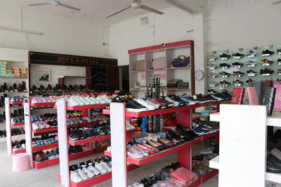 十年老鞋店的坚守与突围 黄冈福田河镇零售鞋业的“网购劫”